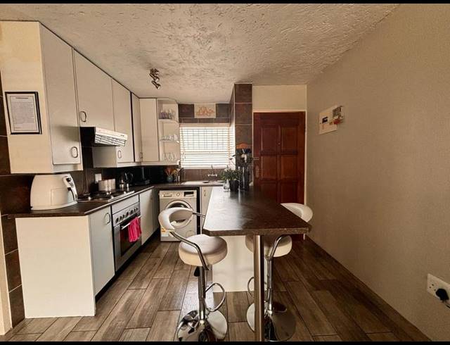 2 BEDROOM APARTMENT FOR SALE IN MARAISBURG